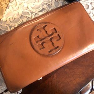 Tori Burch Brown wallet